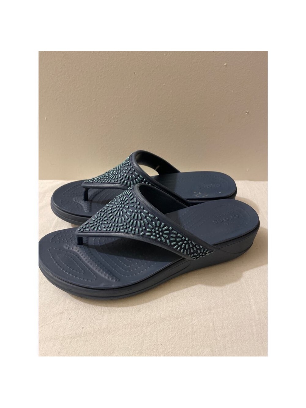 CROCS Monterey Diamonté Blue Flip Sandals with Mint Accent Beadwork - Picture 3 of 3